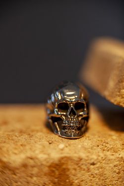 Skull ring