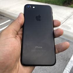 UNLOCKED IPHONE 7/ GOOD CONDITION ✅