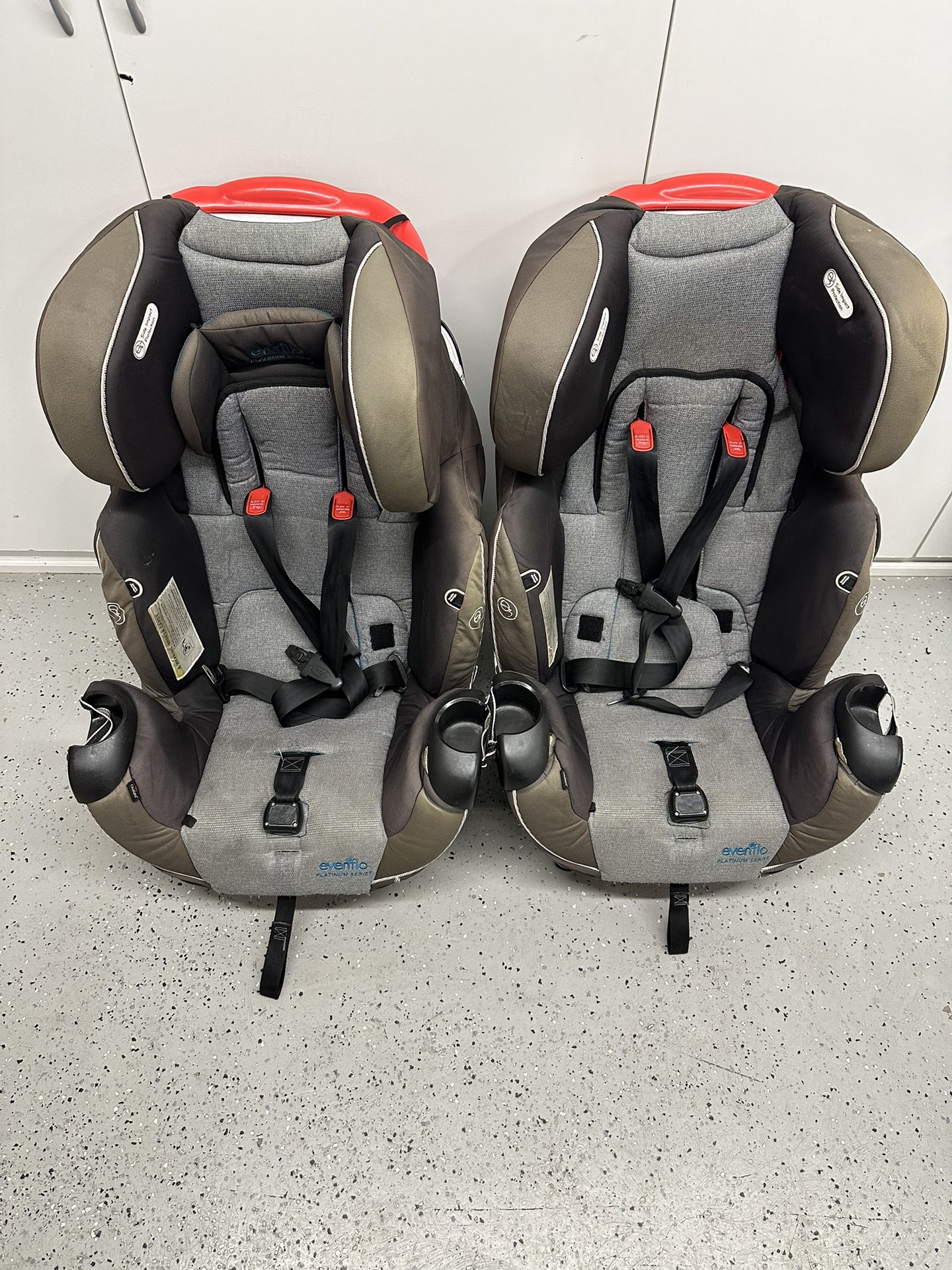 Car seats 10$ For Both 