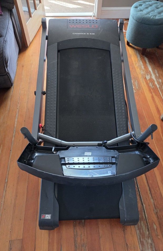 Folding Treadmill with Adjustable Incline