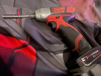 Milwaukee Cordless Impact Driver with Battery