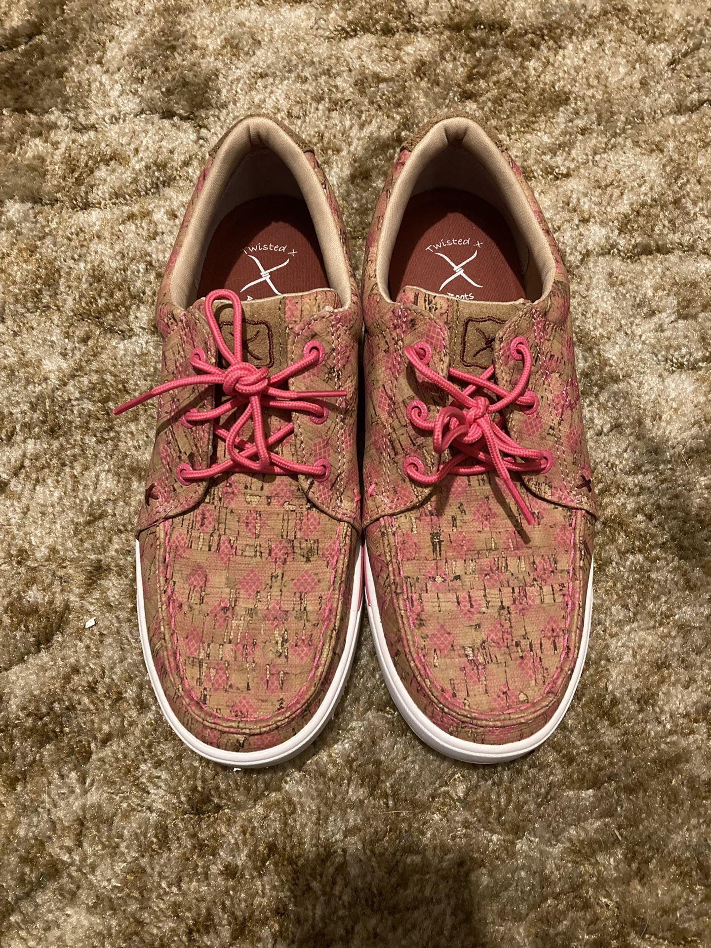 🎉REDUCED PRICE🎉Twisted X Breast Cancer Cork Shoes