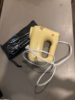 Gualio Electric Hand Mixer with Beater Attachments