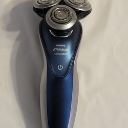 Phillips Norelco Wet & Dry Rechargeable Shaver 
