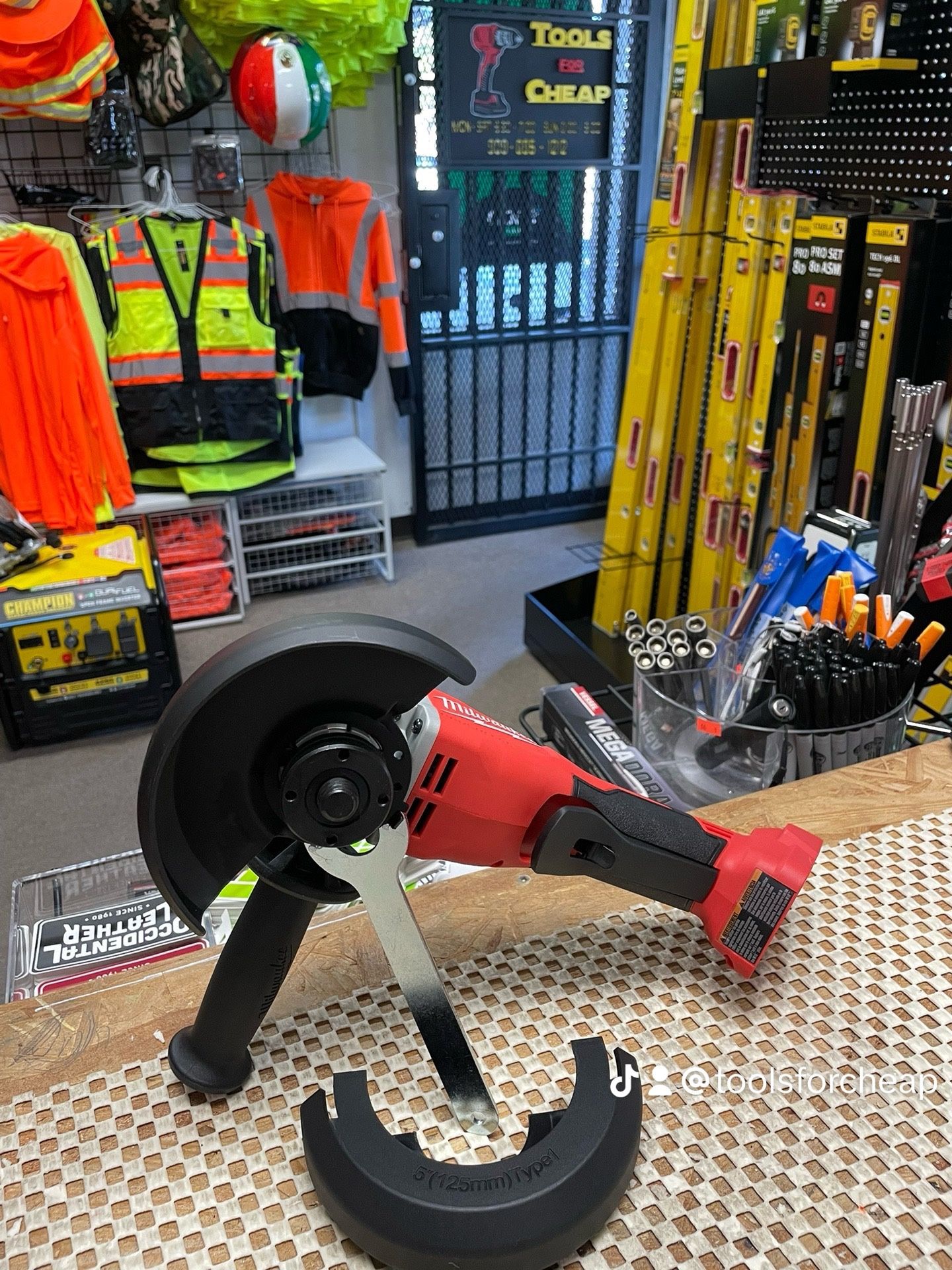 Milwaukee M18 18V Lithium-Ion Brushless Cordless 4-1/2 in./5 in. Grinder w/Paddle Switch (Tool-Only)