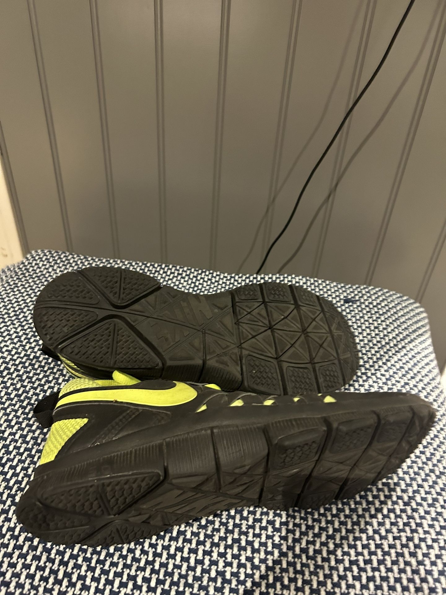 Nike Shoes Men s Nike Free Trainer 5.0 Size 9 Barely Worn Men s shoes