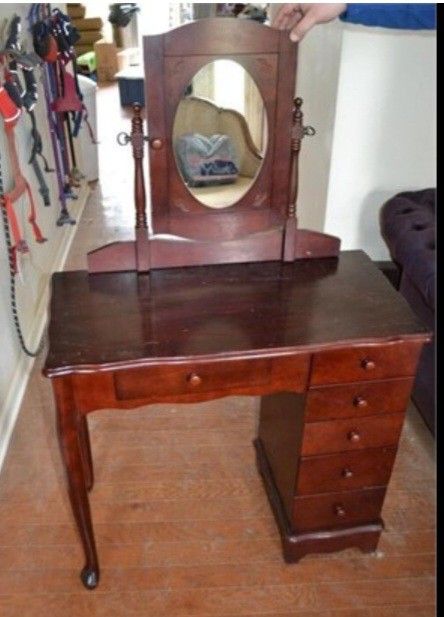 Vanity With Jewlery Box Mirror And Stool