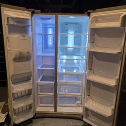 GOOD CONDITION SAMSUNG RS265TDRS REFIGERSTOR 