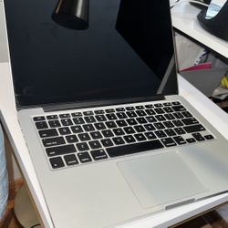 MacBook Pro 13’ w/ Retina Display (Early 2015) 