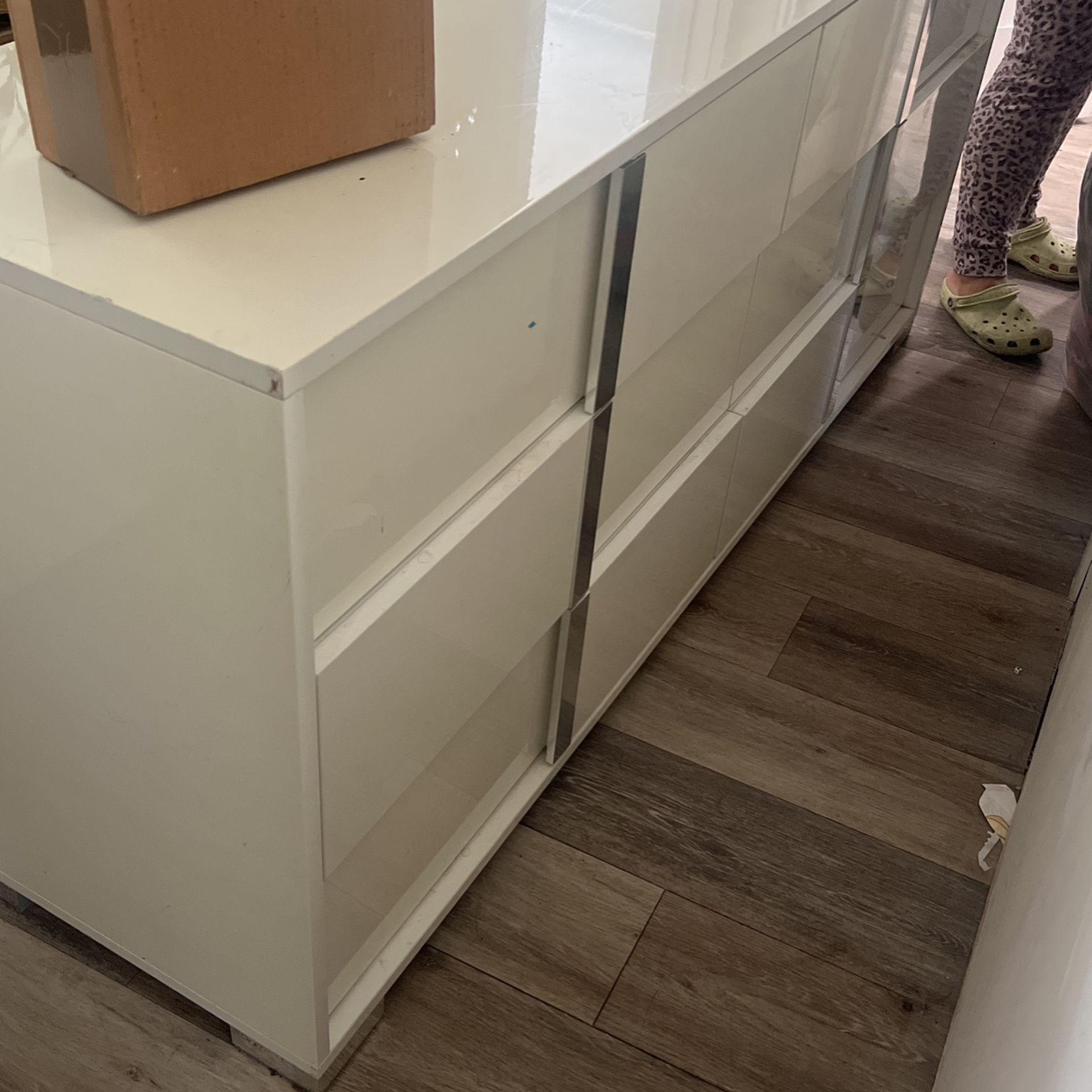 6 drawer drsser with mirror