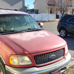 Red Ford Expedition