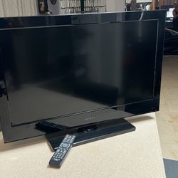 Insignia HD LCD TV 32” With Remote Very Lightly Used