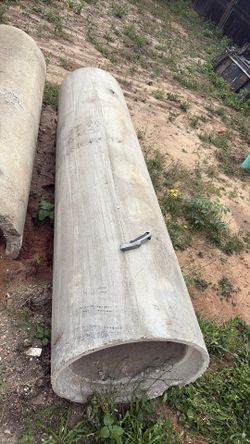Concrete pipe- pipa de cemento