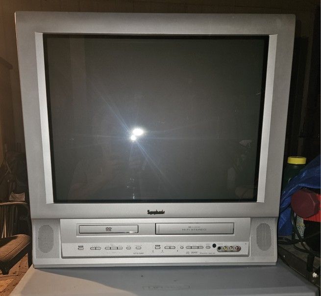 24 inch Symphonic SC724FDF CRT TV/DVD/VCR/Gaming. NO REMOTE