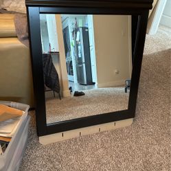Mirror That belongs On A Dresser