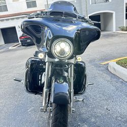 2012 Harley-Davidson CVO Street Glude - Slate Gray & Black