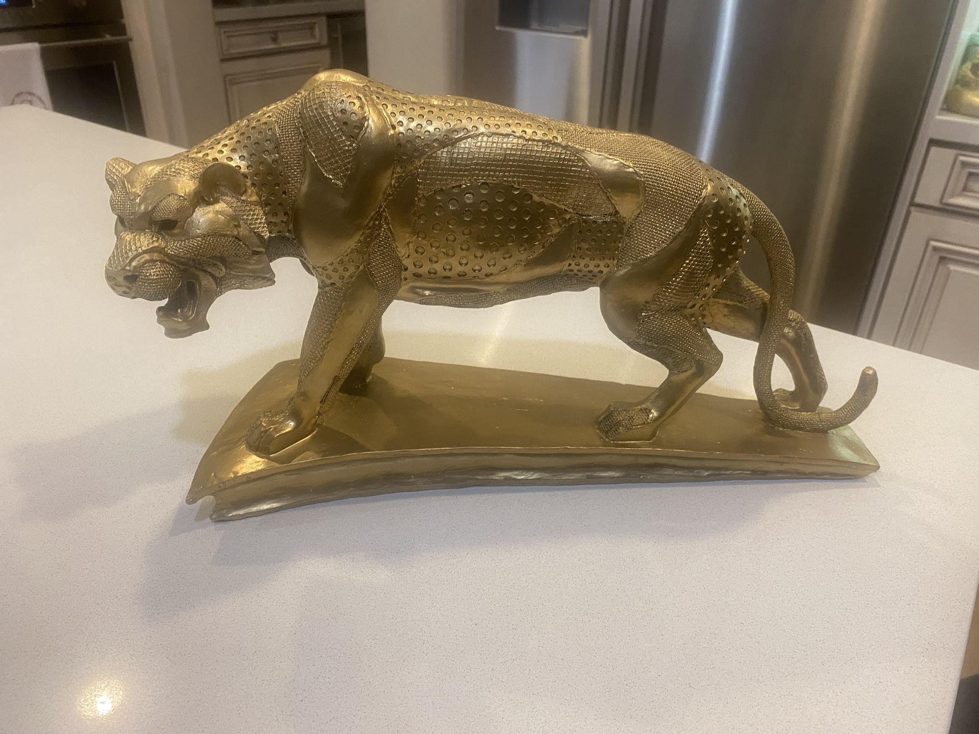 Beautiful Statue Home and Office Decor Gold