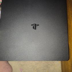 PLAYSTATION 4 