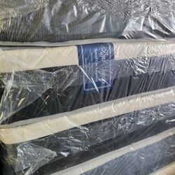 Queen Plush Pillow Top Set Same Day Deliver 