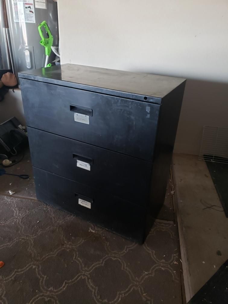 Legal size 3 drawer metal file cabinet 