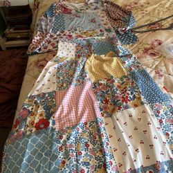 Women’s Size Large Skirt And Top Set