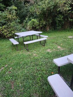 Picnic table