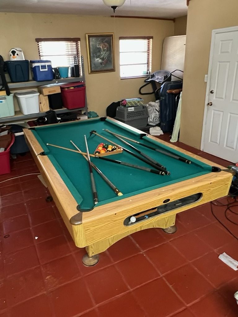 Olio Professional Pool Table 