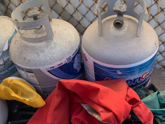 Empty propane tanks bbq grill Asador propane