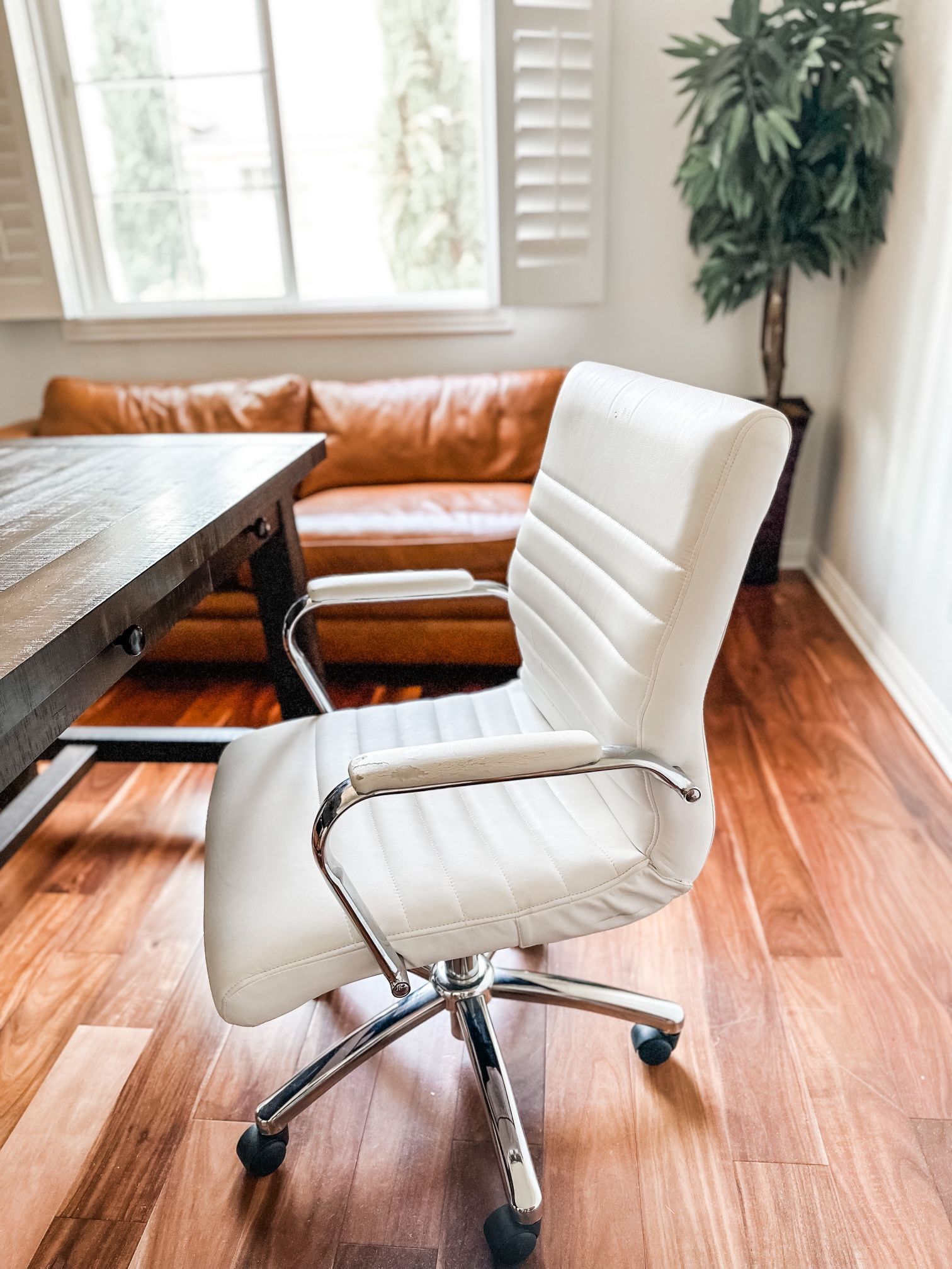 Realspace Modern Comfort Winsley Bonded Leather Mid-Back Manager's Chair, White/Silver