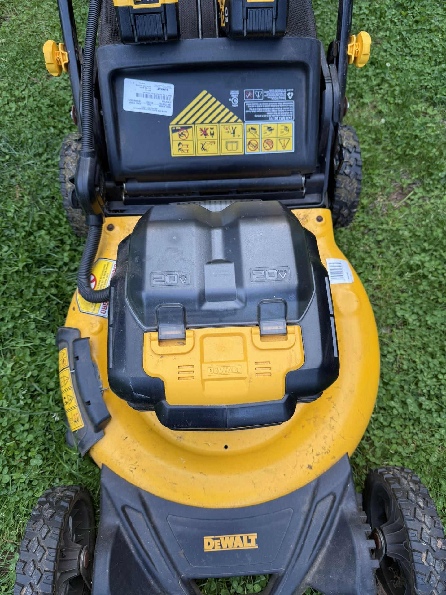 WALT 20V MAX 21.5 in. Electric Battery Powered Walk Behind Push Lawn Mower with (2) 10Ah Batteries & Charger