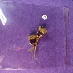 More Vintage Jewelry Up For Bids