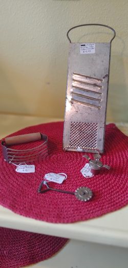 LOT OF VINTAGE KITCHEN ITEMS