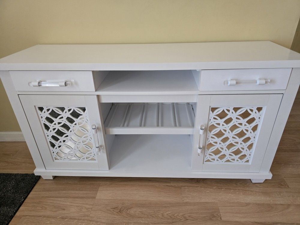Beautiful Accent Cabinet/ TV console