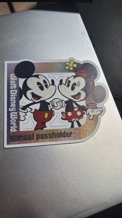 Rare Disney annual passholder Magnet Mickey And Minnie