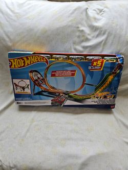 Hot Wheels Motorized Raceway Track Set With 5 Cars Sealed Box New Have Damaged Box Corners But Still Sealed Box New