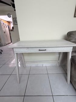White desk and chair for free.