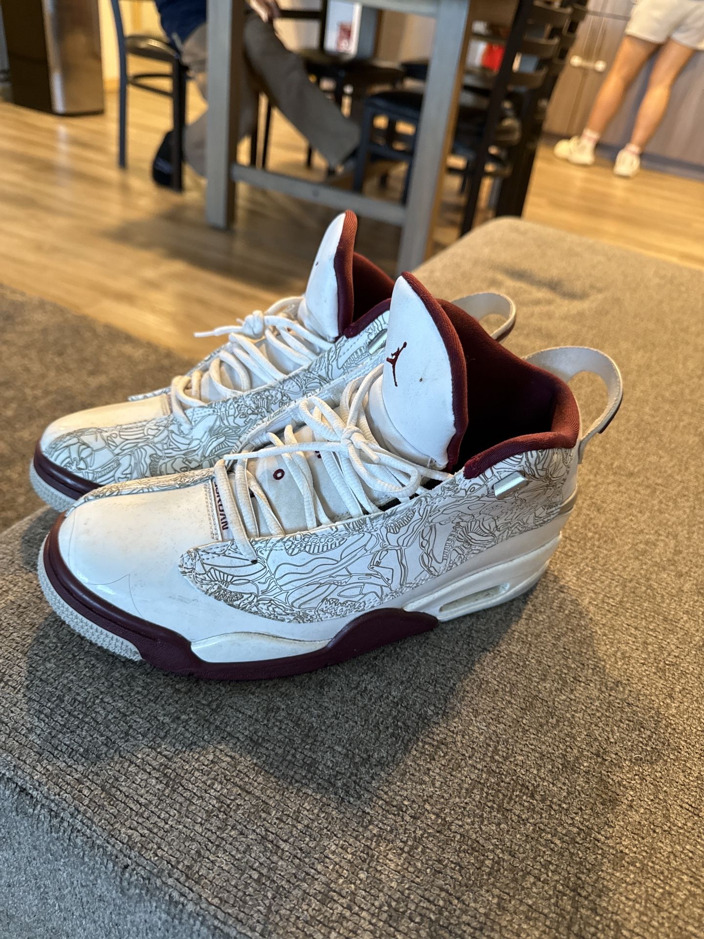 Jordan Dub Zero White/Burgundy – Size 9 – Great Condition