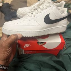 Nike Court vision low