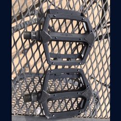 EXPEDO Black Pedals 1/2