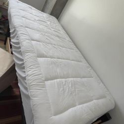 Pullover Mattress Topper (TWIN XL), Doesnt Come With Mattress Itself