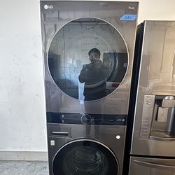 27” Dark Stainless Steel LG Washer And Dryer Stackable Unit In Excellent Condition’