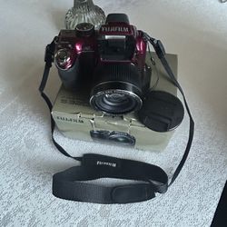 Great 😊 Fujifilm FinePix S Series S3200 14.0MP Digital Camera