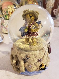 Beautiful Vintage Teddies Musical Snow Globes