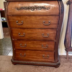 Dresser With Mirror  And Chedtef Drawer Antique Stand 