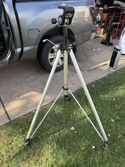 Tripod Big Davis And Sanford On Castors 