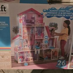 Doll House With Tons Of Dolls