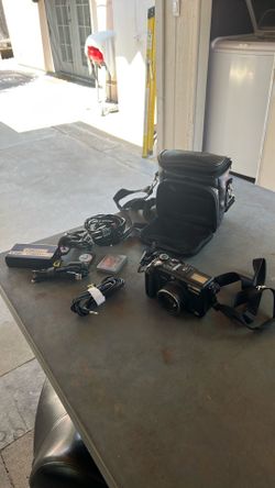 Camera Canon and tripod Vernon Cx 470 use good