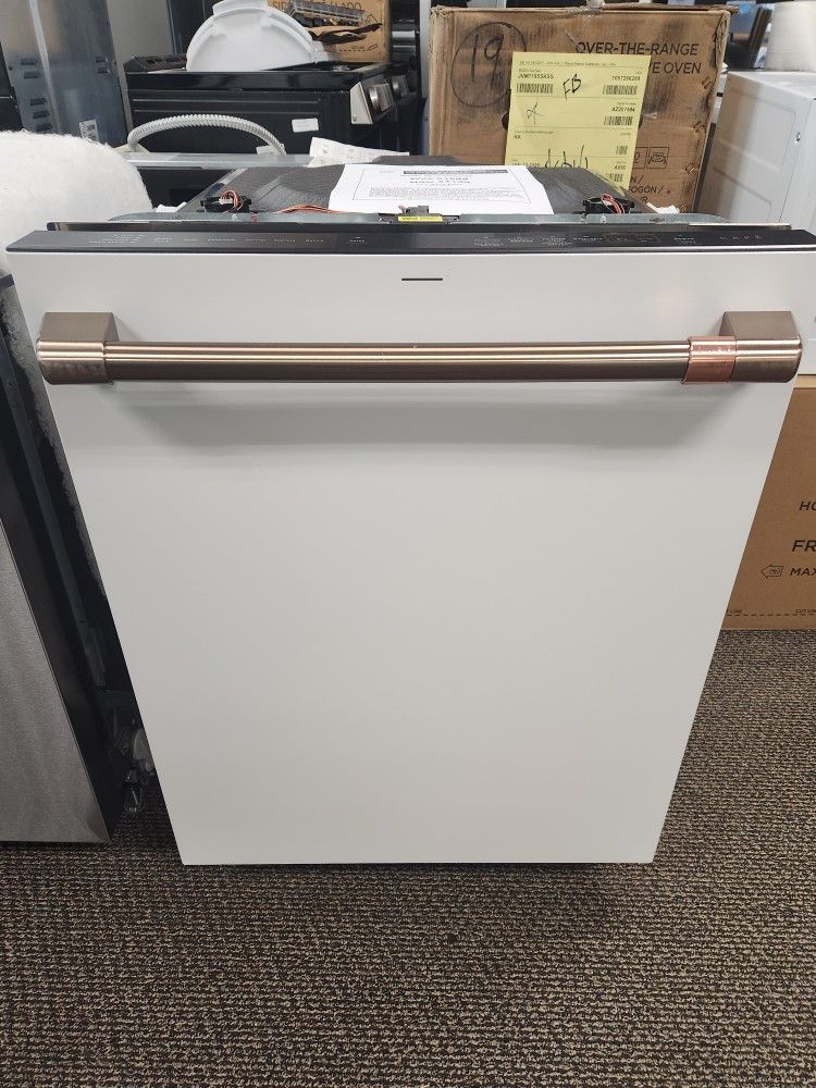 Café 24 in. Built-In Smart Top Control
Dishwasher in Matte White with Stainless Tub,
Interior Lighting, 39 dBA