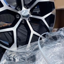 26s 26 wheels brand new fits Chevy Silverado Avalanche Tahoe Gmc Denali Yukon Sierra Hummer Cadillac Escalade Infiniti Qx80 Q56Nissan T