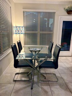 Moving Sale! Breakfast/Dining Table